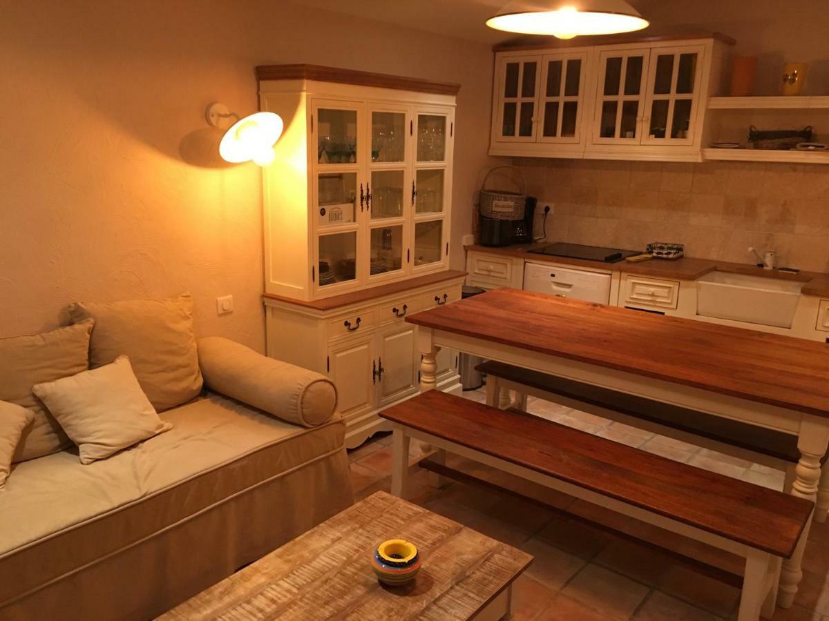 Bed and Breakfast Le Champmazet Ла Рокет-Сюр-Сиань Экстерьер фото